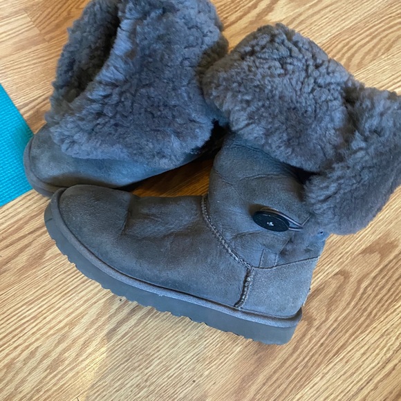 EUC Ugg Bailey Button Triplet boots in grey - Picture 8 of 11